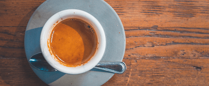 beneficios tomar café por las mañanas